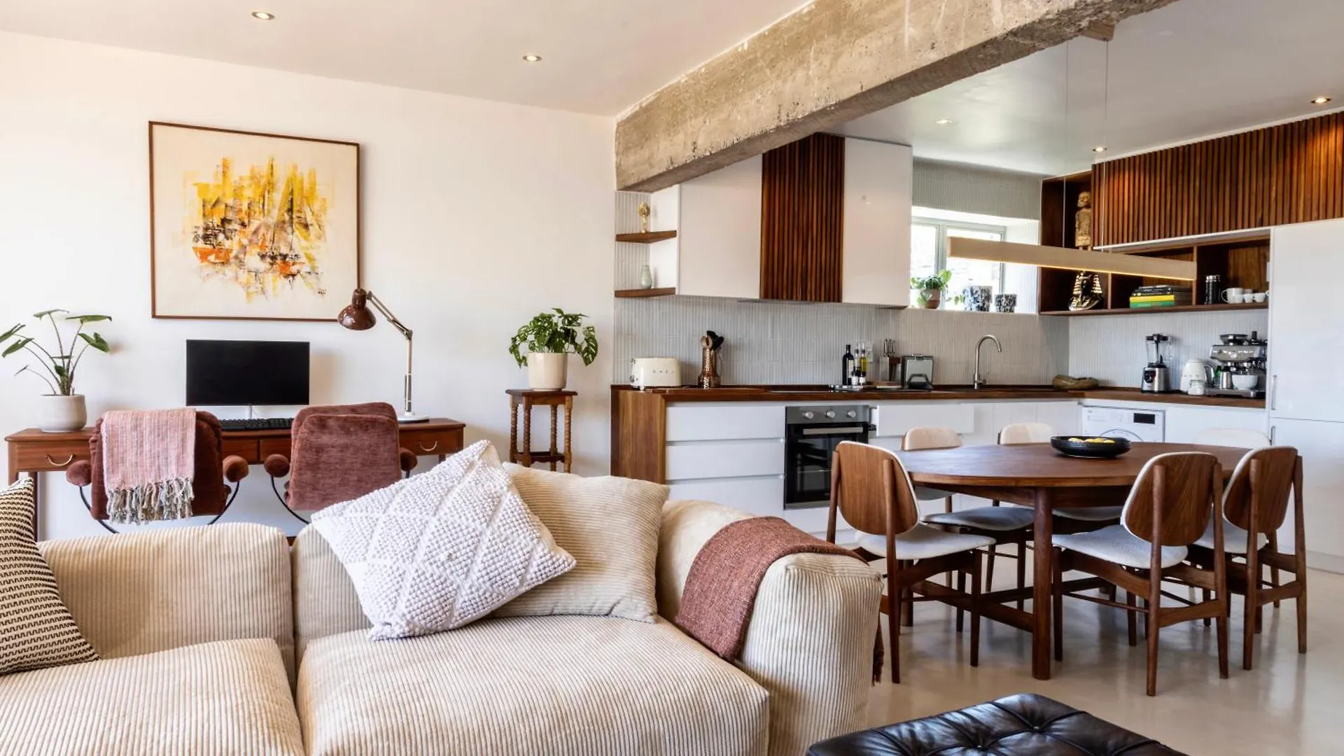 Apartment Newly Renovated 2 Bedroom, Central, Secure, Acs And Views! Cape Town