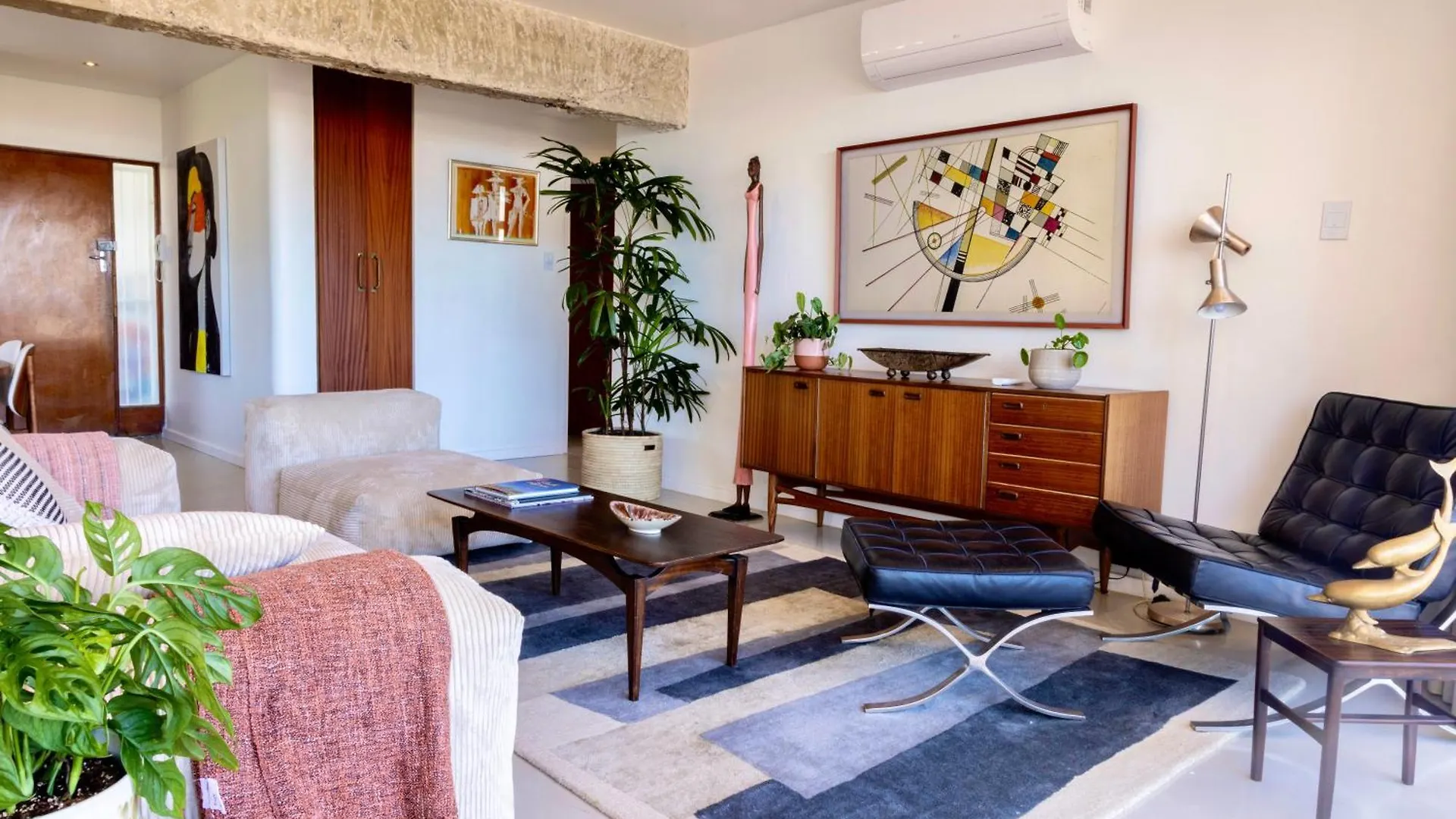 Apartment Newly Renovated 2 Bedroom, Central, Secure, Acs And Views! Cape Town