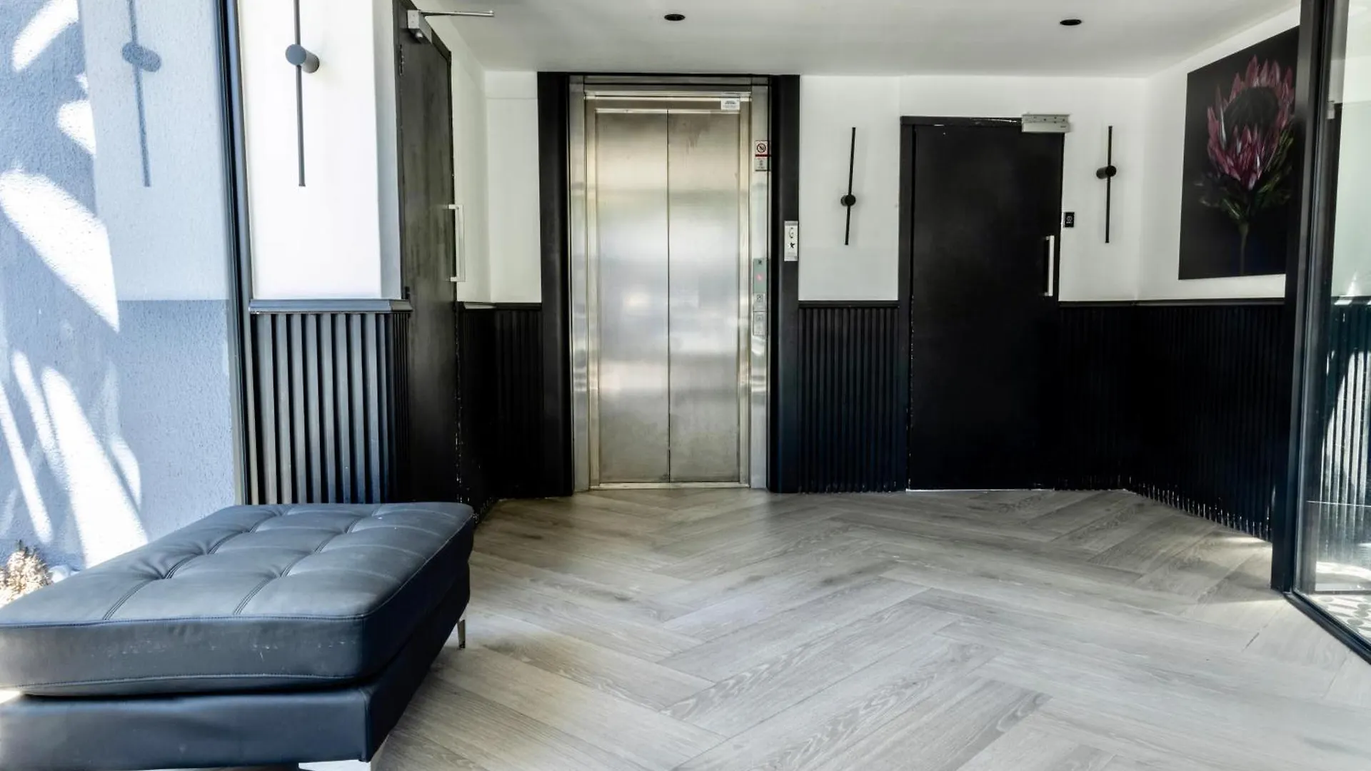 Newly Renovated 2 Bedroom, Central, Secure, Acs And Views! Cape Town South Africa