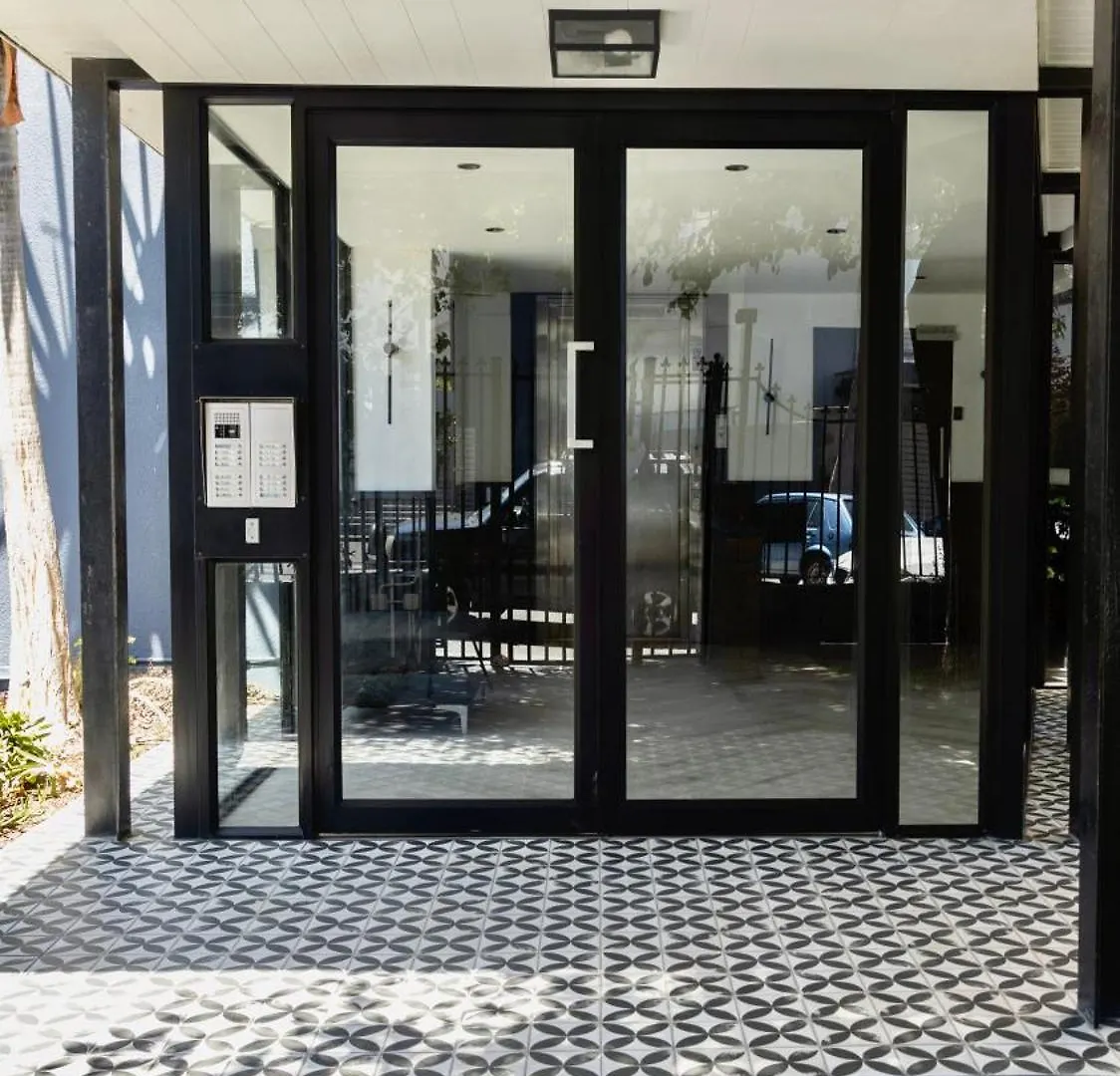 Newly Renovated 2 Bedroom, Central, Secure, Acs And Views! Cape Town Apartment