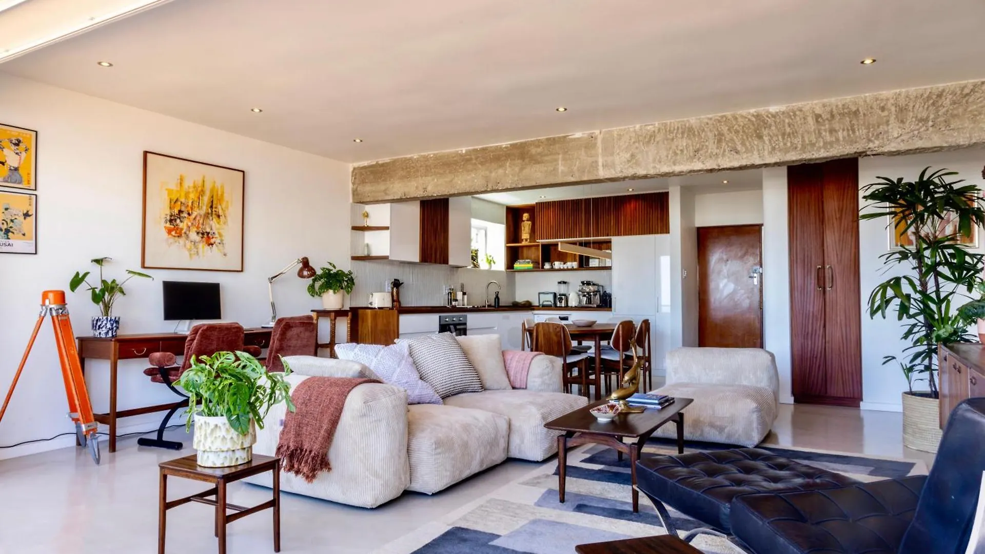 Newly Renovated 2 Bedroom, Central, Secure, Acs And Views! Cape Town Apartment